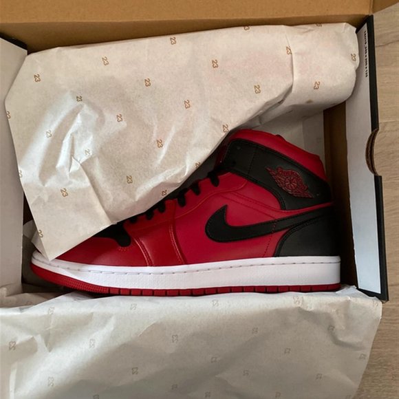 Air Jordan 1 Mid. Brand new.Gym Red/black-White - Picture 4 of 5